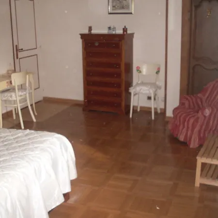 לינה וארוחת בוקר Domaine Saint-hilaire 3*