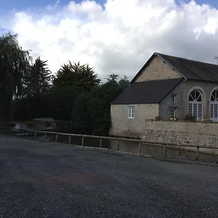 לינה וארוחת בוקר Domaine Saint-hilaire