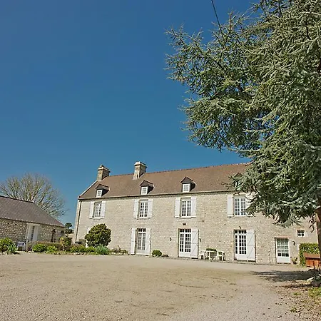 לינה וארוחת בוקר Domaine Saint-hilaire 3*