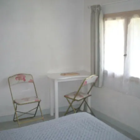 לינה וארוחת בוקר Domaine Saint-hilaire 3*
